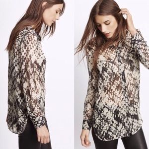 Vince silk basketweave button down blouse size 6